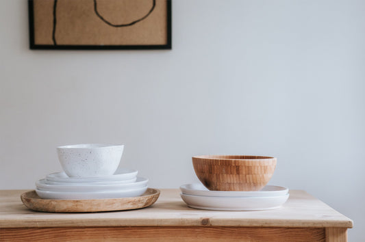 Vaisselle en bois, bambou, céramique ou plastique : quel matériau choisir ?